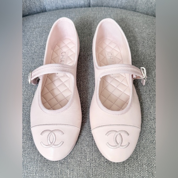 CHANEL Shoes - NEW CHANEL CC LOGO LIGHT PINK LEATHER MARYJANE BALLET FLATS SILVER BUCKLE 39